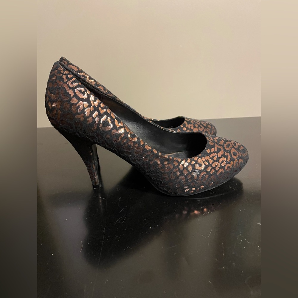 Debs Leopard Pumps Size 9